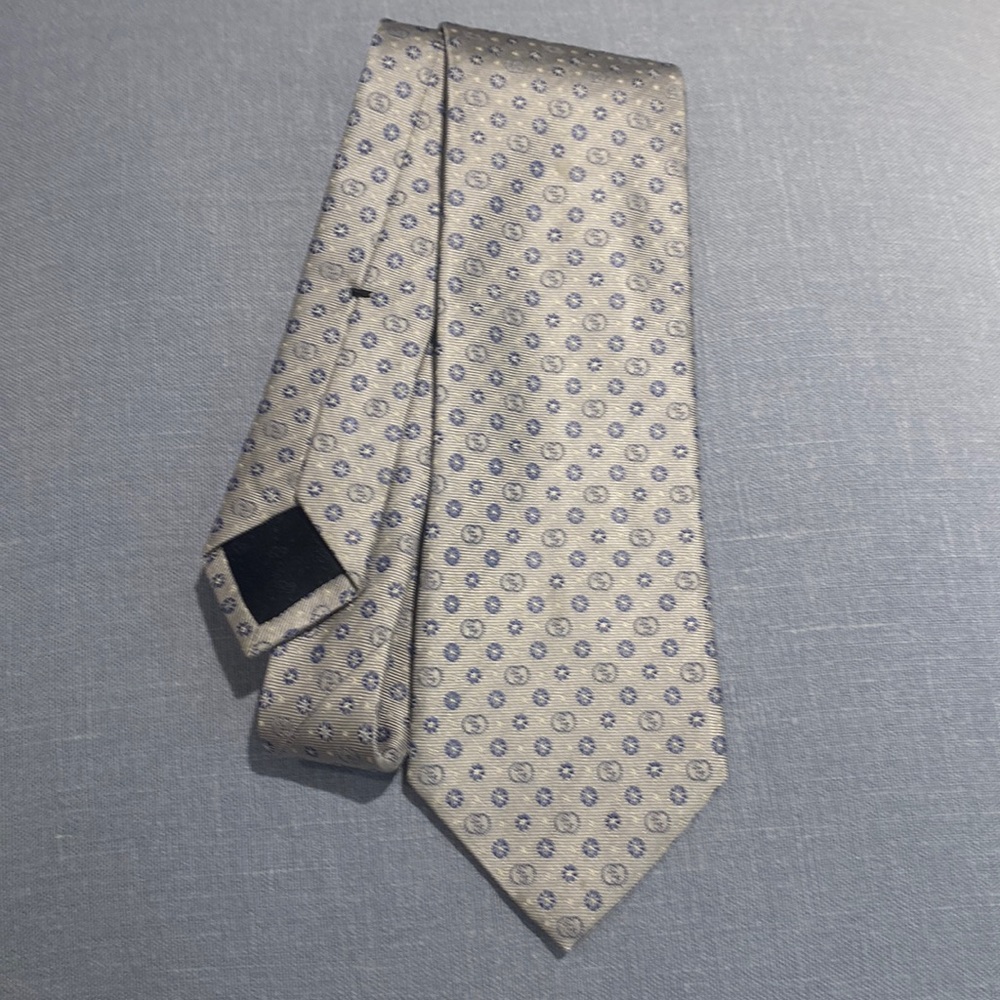 Gucci Silver and Blue Patterned Tie